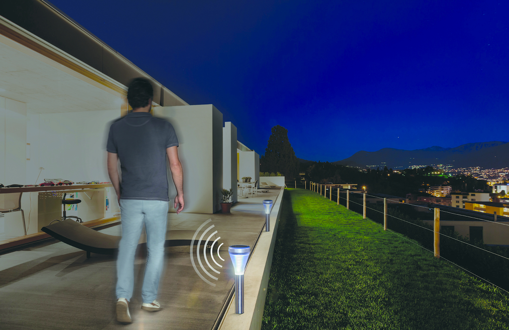 Vpichovacia solárna lampa so senzorom pohybu Senseis  12x36 cm